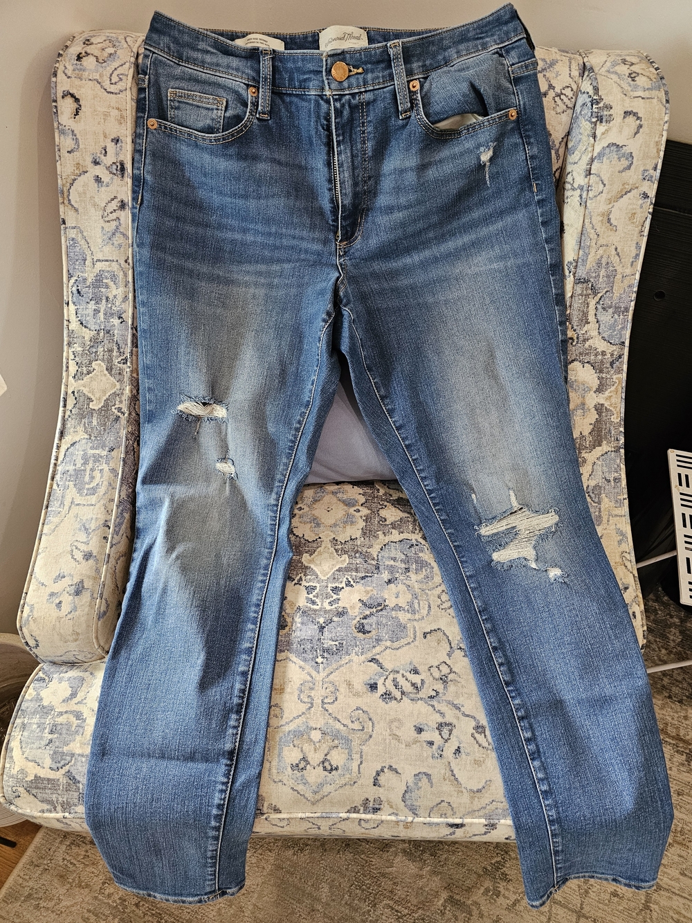 Universal Thread High-rise Skinny Distressed Women’s Jeans